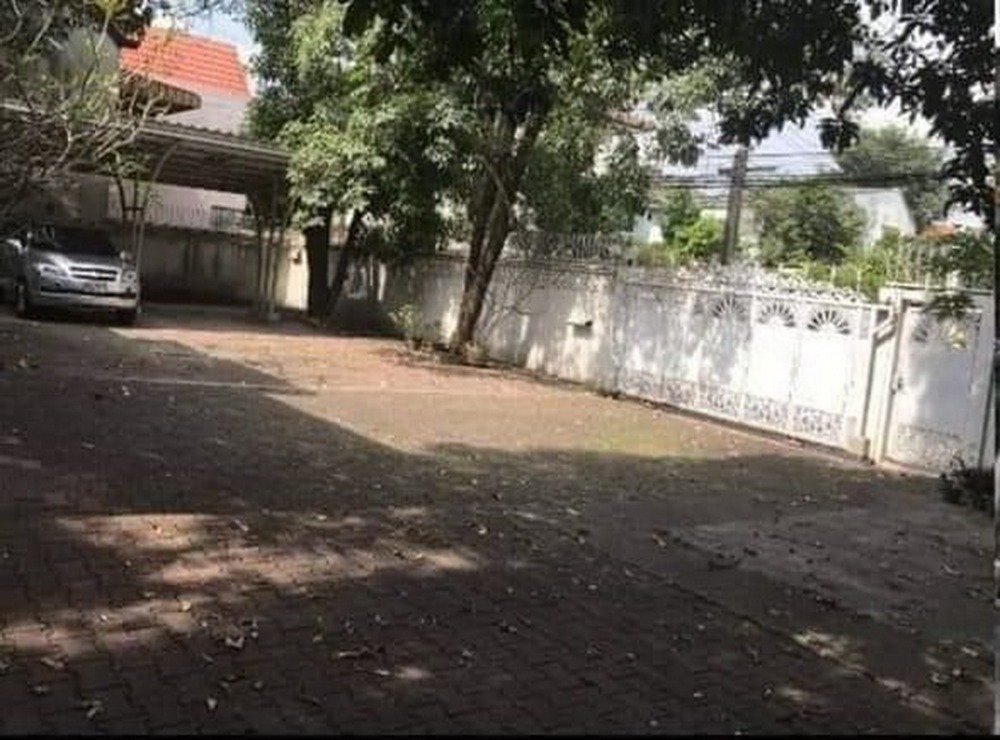 6506-947 ขายบ้าน 4หลัง พร้อมที่ดิน ใกล้BTSบางจาก ที่สวยหน้ากว้าง