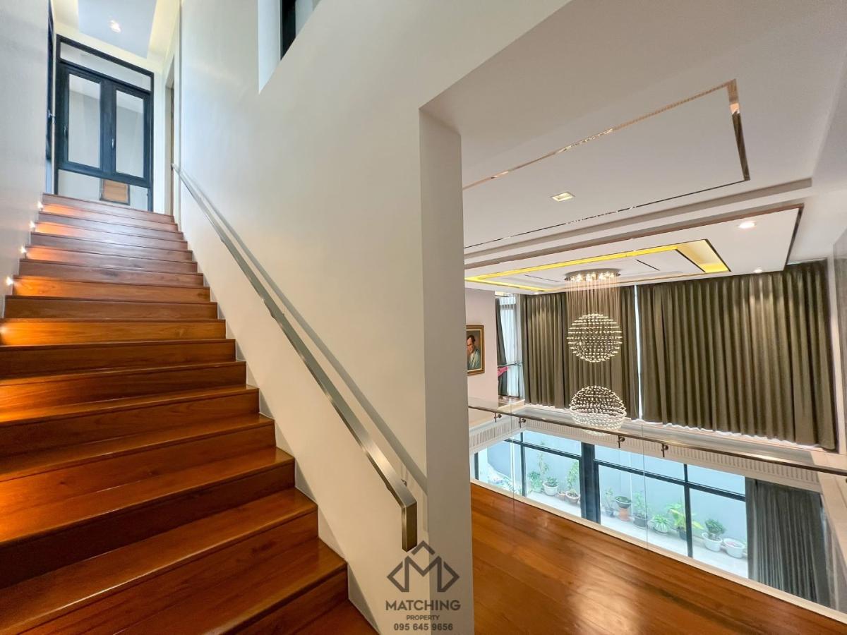 6802-151 ขาย บ้านเดี่ยว 3 ชั้น Modern Luxury ทำเลดี โชคชัย4 นาคนิวาส