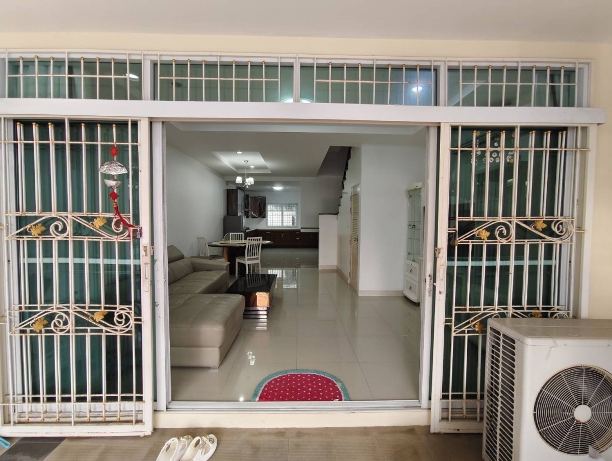 ทาวน์โฮม ขาย/เช่า เหมาะทำธุรกิจ ออฟฟิต ขายของออนไลน์ พื้นที่เยอะ