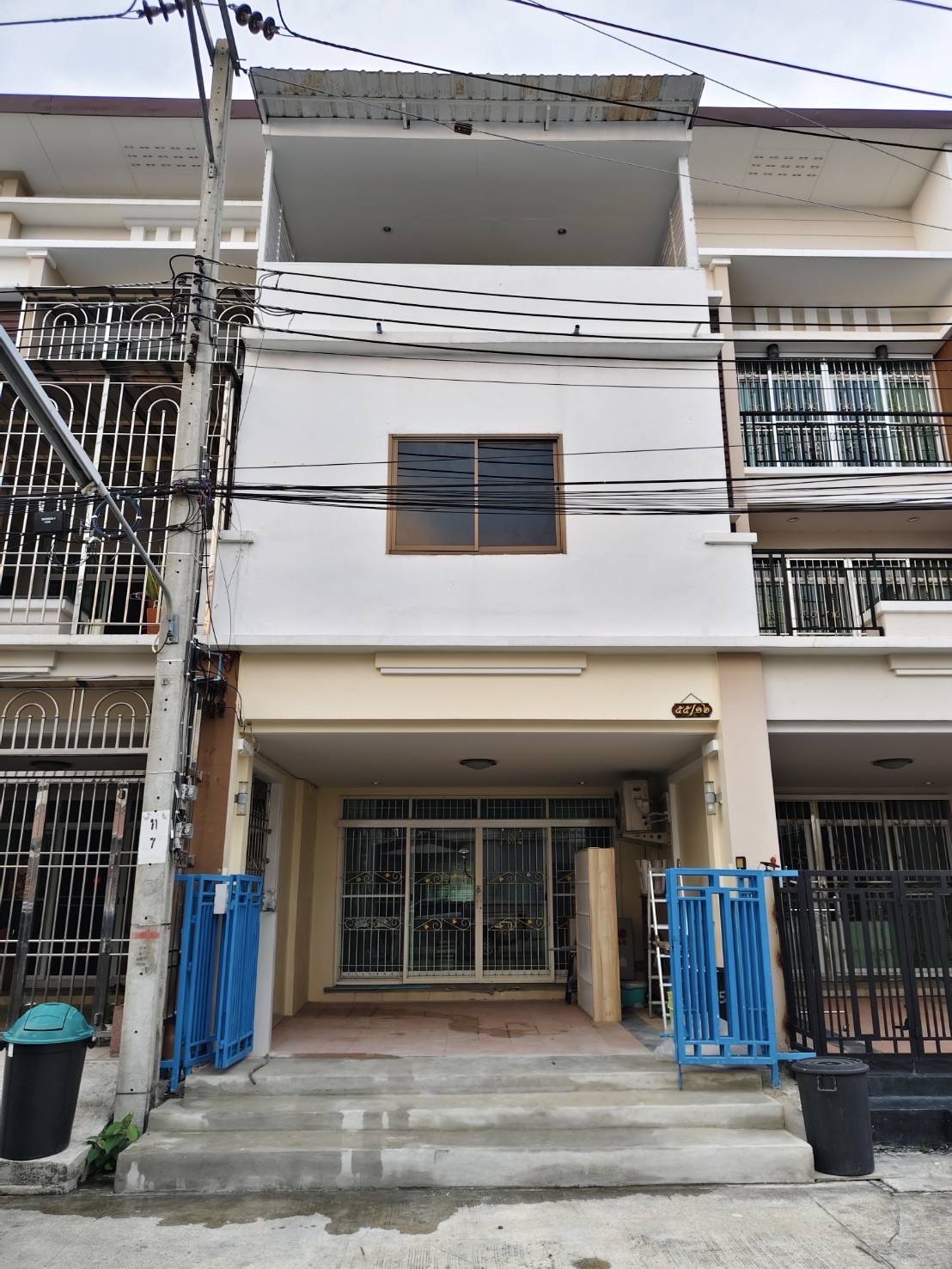 ทาวน์โฮม ขาย/เช่า เหมาะทำธุรกิจ ออฟฟิต ขายของออนไลน์ พื้นที่เยอะ