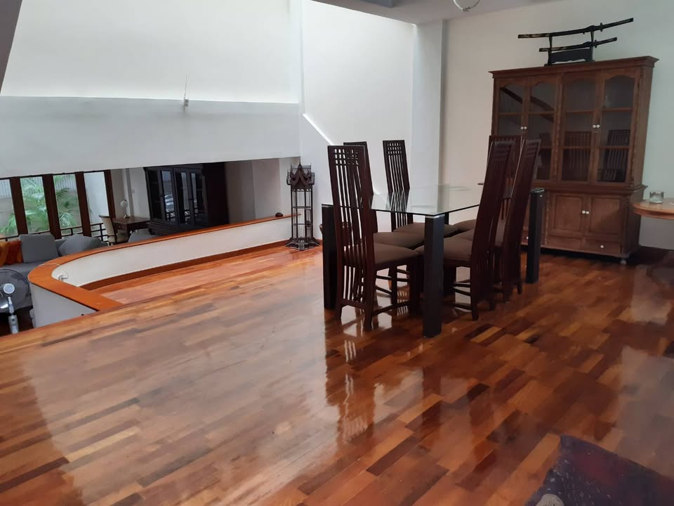 6812-072 ให้เช่า ทาวน์โฮม 4.5 ชั้น พร้อมพงษ์ ทองหล่อ BTS พร้อมพงษ์