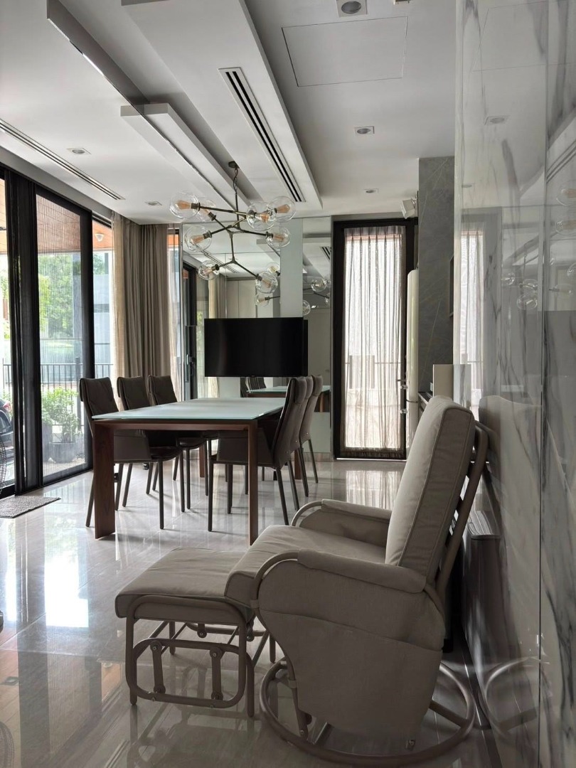 6812-082 ขาย บ้านเดี่ยว 3 ชั้น ประเสริฐมนูกิจ เลียบด่วน โครงการบ้านกลางเมือง Classe เอกมัย-รามอินทรา