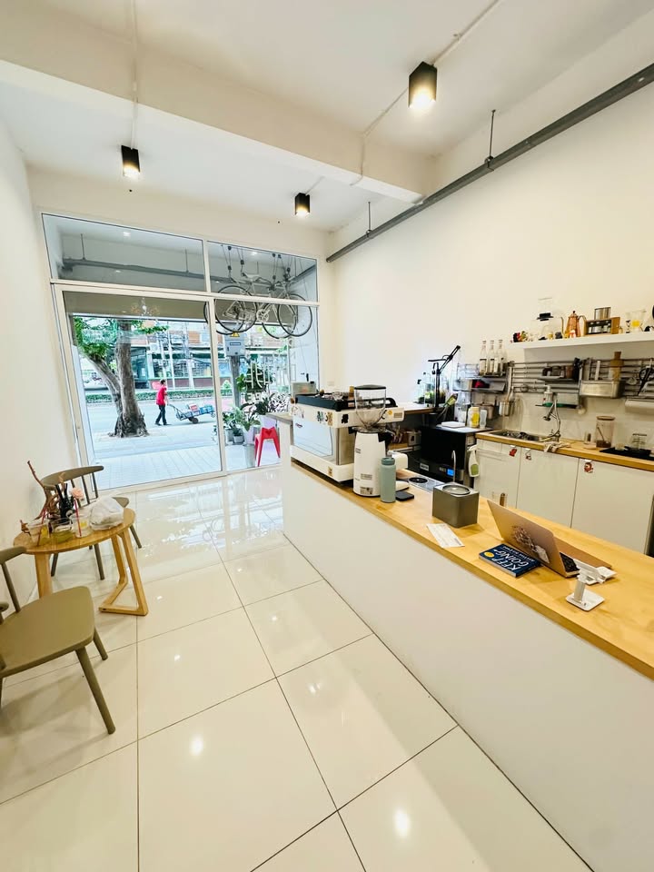 6901-019 ขาย/ให้เช่า อาคารพาณิชย์ 5 ชั้น 1 คูหา ติดถ.ลาดหญ้า ใกล้โรบินสัน