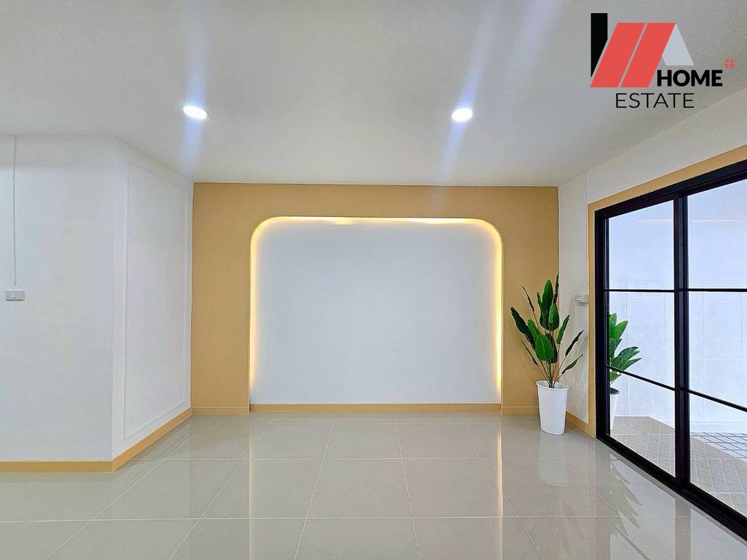 หมู่บ้านบัวทองธานี ทาวน์เฮ้าส์ 2 ชั้น รีโนเวทใหม่ พร้อมอยู่!