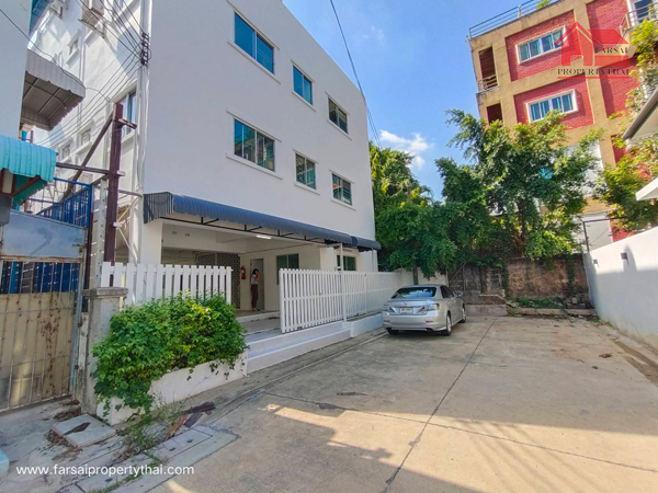 ให้เช่าตึกอพาร์ตเม้นท์ 3 ชั้น พื้นที่ใช้สอย 500 ตร.ม มีห้อง18 ห้องนอน 18ห้องน้ำ แยกมิเตอร์น้ำไฟฟ้า ถนนลาดพร้าว เขตวังหลาง ราคาเช่า 150,000 บ/ด