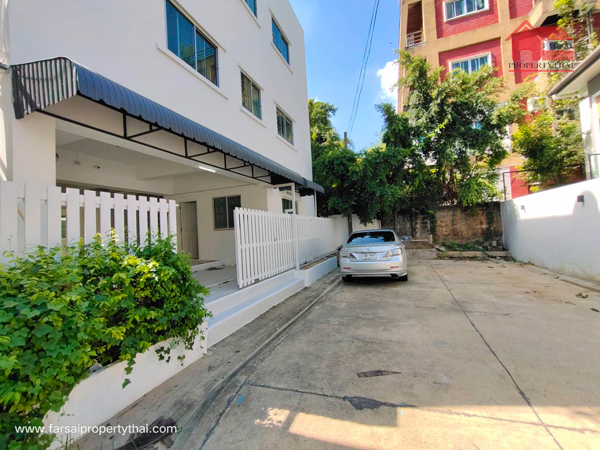 ให้เช่าตึกอพาร์ตเม้นท์ 3 ชั้น พื้นที่ใช้สอย 500 ตร.ม มีห้อง18 ห้องนอน 18ห้องน้ำ แยกมิเตอร์น้ำไฟฟ้า ถนนลาดพร้าว เขตวังหลาง ราคาเช่า 150,000 บ/ด