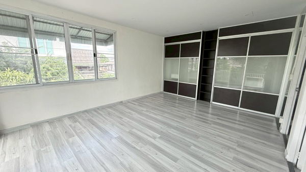 ให้เช่าบ้านเดี่ยว 2 ชั้นเนื้อที่ 101 ตารางวา พื้นที่ใช้สอย 450 ตารางเมตร 5 ห้องนอน 3 ห้องน้ำ เฟอร์บางส่วน ถนน สุขุมวิท101/1 ราคาเช่า 65,000 บ/ด