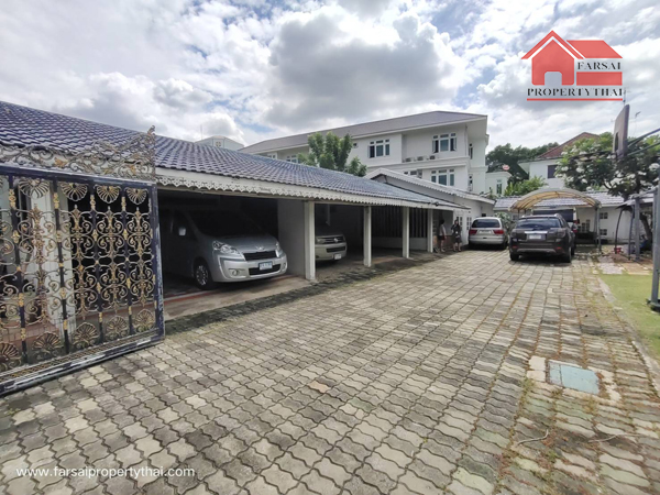 ให้เช่าบ้านเดี่ยว 2ชั้นเนื้อที่ 279 ตร.ว พื้นที่ใช้สอย 378 ตร.ม 4ห้องนอน 2ห้องน้ำ เฟอร์นิเจอร์ ถนน พระราม 9 หมู่บ้านเสรี ราคาเช่า 120,000 บ/ด