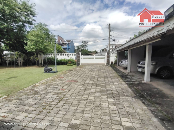 ให้เช่าบ้านเดี่ยว 2ชั้นเนื้อที่ 279 ตร.ว พื้นที่ใช้สอย 378 ตร.ม 4ห้องนอน 2ห้องน้ำ เฟอร์นิเจอร์ ถนน พระราม 9 หมู่บ้านเสรี ราคาเช่า 120,000 บ/ด