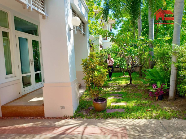 ให้เช่าบ้านเดี่ยว 2 ชั้น 72 ตร.ว 4ห้องนอน 4 ห้องน้ำ แอร์ เฟอร์ครบ (โครงการติดชายหาด) ถนน สุขุมวิท-บางแสน ใกล้ตลาดหนองมน ราคา 10 ล้านบาท เช่า 40,000 บาทต่อเดือน