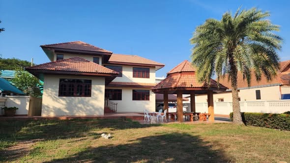 ให้เช่าบ้านเดี่ยว 2ชั้น 1ไร่กว่าๆๆพื้นที่รอบบ้านเยอะบรรยากาสดี 3 ห้องนอน 3 ห้องน้ำถนนพัทยา