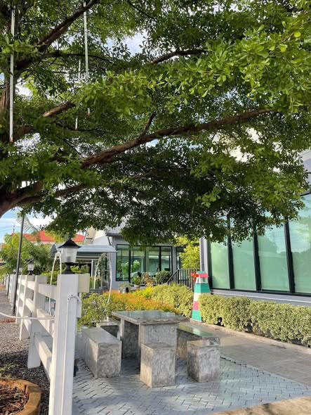 ให้เช่าพื้นที่พร้อมอาคาร  พื้นที่ประมาณ 1 ไร่ สามรารถทำเป็นร้านอาหารได้เลยถนนเเพรกษา ราคา่เช่า