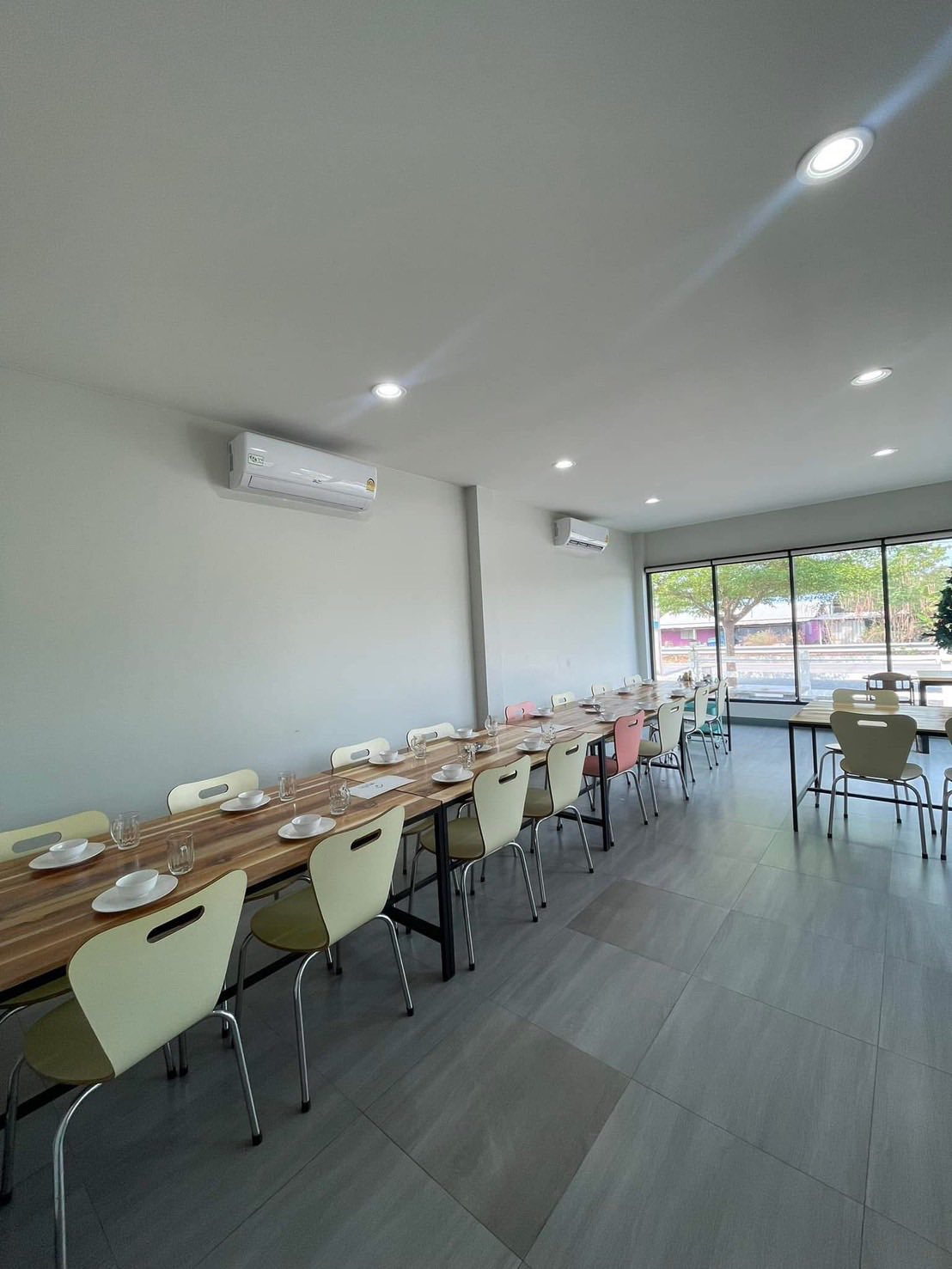 ให้เช่าพื้นที่พร้อมอาคาร  พื้นที่ประมาณ 1 ไร่ สามรารถทำเป็นร้านอาหารได้เลยถนนเเพรกษา ราคา่เช่า