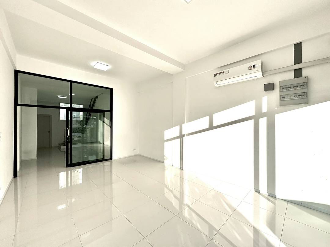 6902-005 ให้เช่า โฮมออฟฟิศ 4 ชั้น รามคำแหง ติดถนนราษฎร์พัฒนา โครงการ Vizio Ramkhamhaeng พร้อมใช้งาน