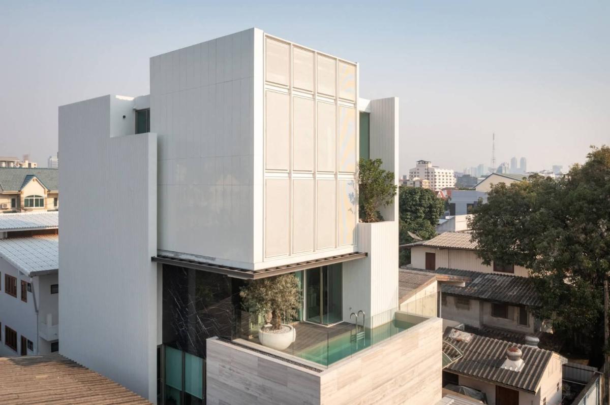 6902-036 ขาย โฮมออฟฟิศ 5 ชั้น พร้อมลิฟต์โดยสาร  สระว่ายน้ำส่วนตัว อารีย์ สะพานควาย