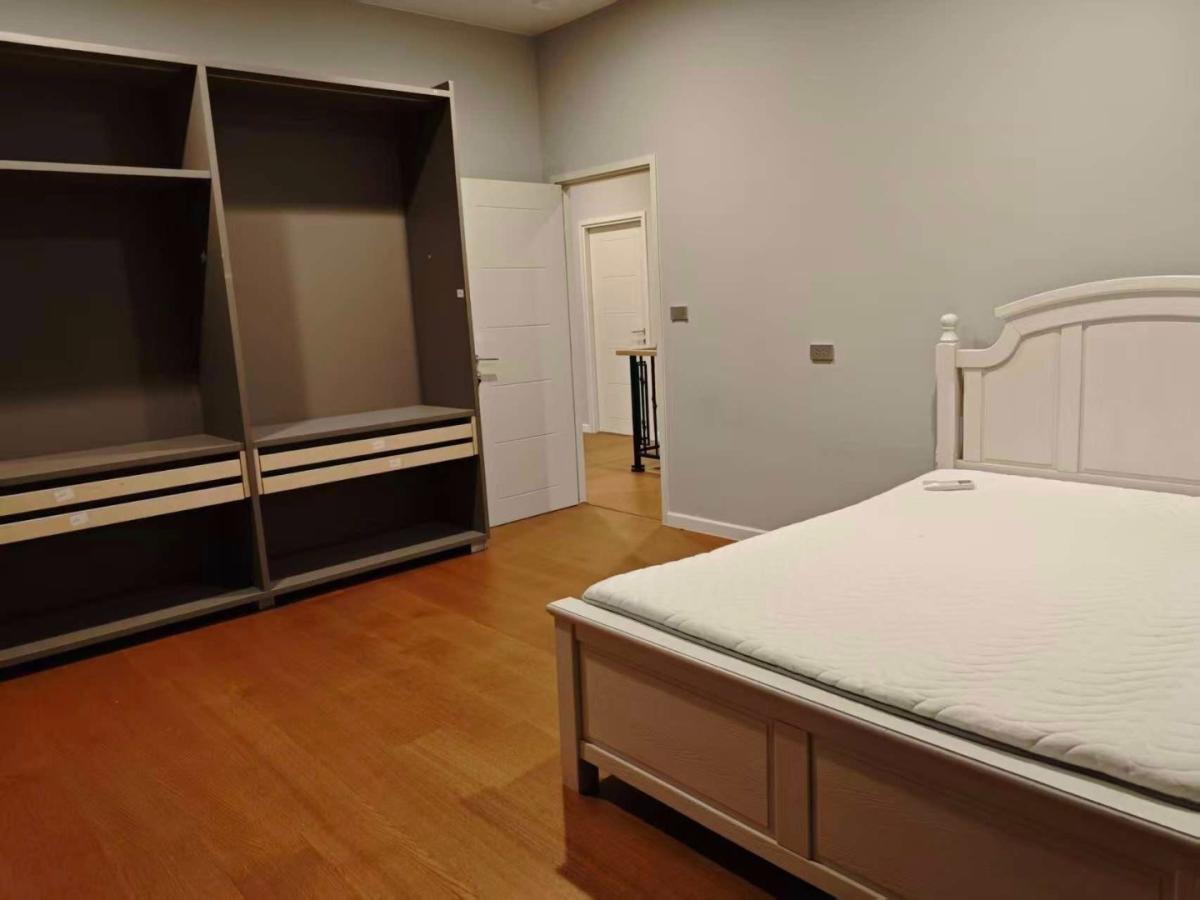 6902-044 Detached House for Rent in Krungthep Kreetha area, near Brighton International School.