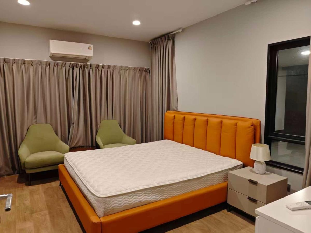 6902-044 Detached House for Rent in Krungthep Kreetha area, near Brighton International School.