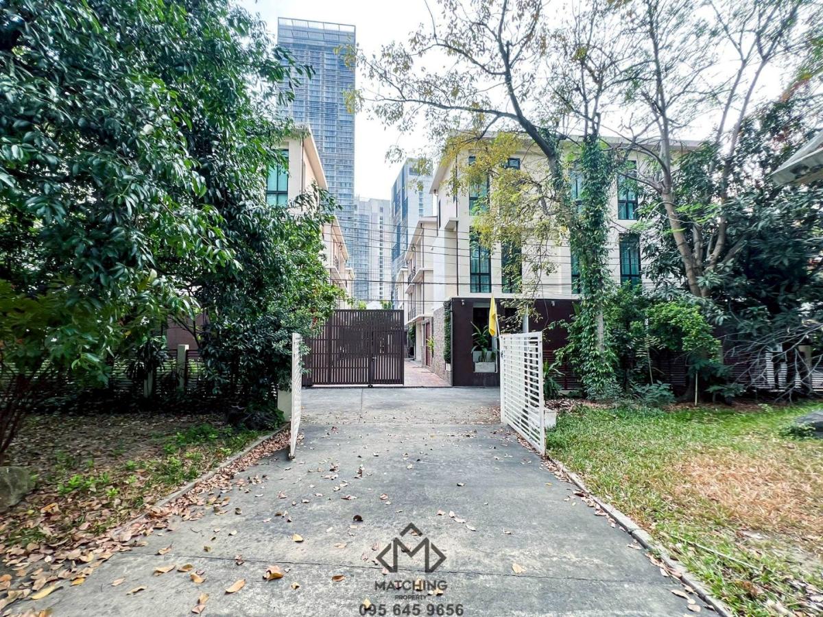 6902-043 ให้เช่า บ้านเดี่ยว 2 หลังในรั้วเดียวกัน พร้อมพงษ์ เหมาะสำหรับทำ high-end wellness  ใกล้ห้างฯ และสวนเบญจฯ