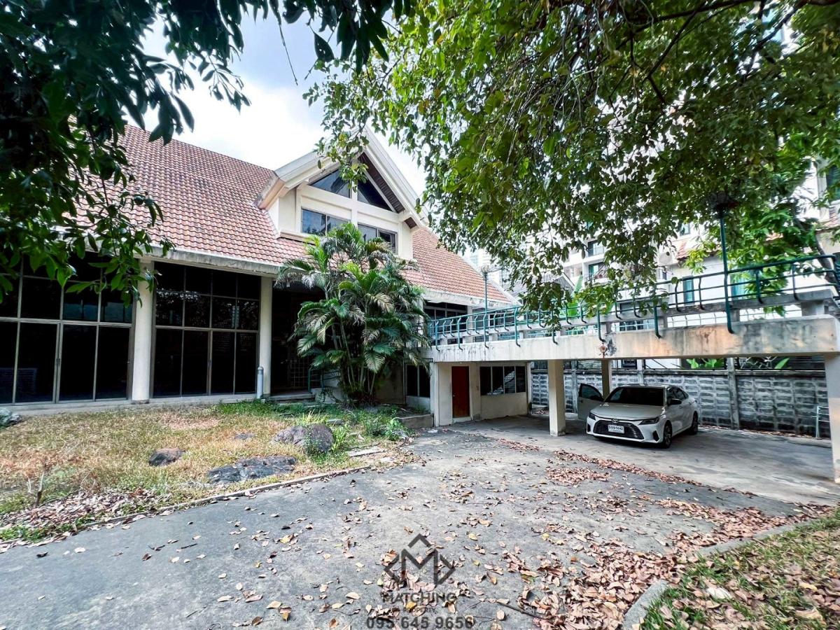 6902-043 ให้เช่า บ้านเดี่ยว 2 หลังในรั้วเดียวกัน พร้อมพงษ์ เหมาะสำหรับทำ high-end wellness  ใกล้ห้างฯ และสวนเบญจฯ