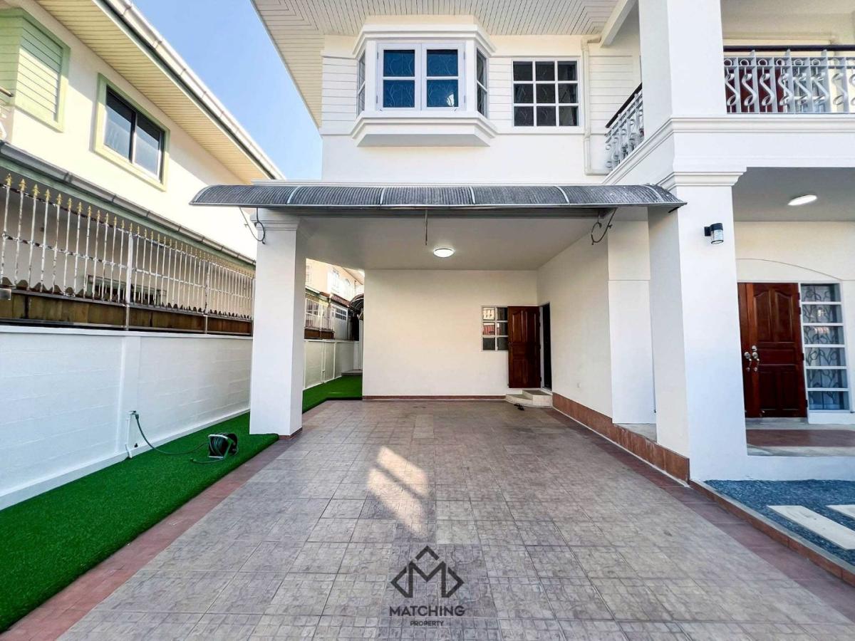 6812-031 ให้เช่า บ้านเดี่ยว 2 ชั้น รีโนเวทใหม่ หมู่บ้านศรีกาญจน์ พาร์ควิลล์ 3 ห้องนอน ใกล้สนามบินดอนเมือง