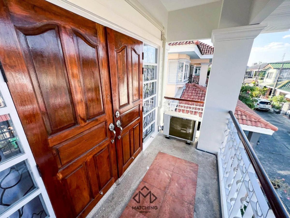 6812-031 ให้เช่า บ้านเดี่ยว 2 ชั้น รีโนเวทใหม่ หมู่บ้านศรีกาญจน์ พาร์ควิลล์ 3 ห้องนอน ใกล้สนามบินดอนเมือง