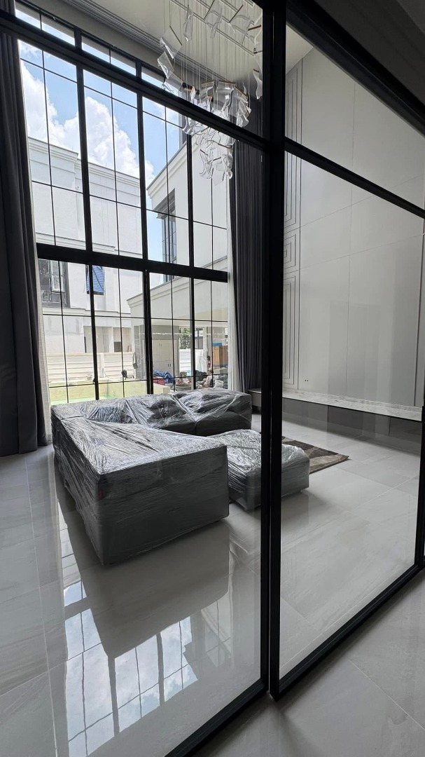 6903-021 ให้เช่า บ้านเดี่ยว 3 ชั้น มี ลิฟท์ สระว่ายน้ำส่วนตัว กรุงเทพกรีฑา โครงการ Malton Gates Krungthep-Kreetha