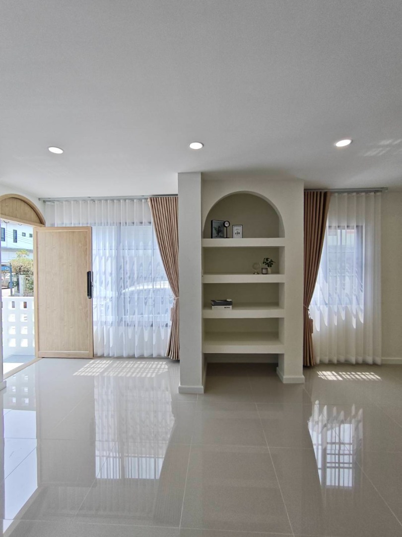 6903-055 ขาย ทาวน์โฮม 3 ชั้น รีโนเวทใหม่ ใกล้ The Nine พระราม9 4ห้องนอน