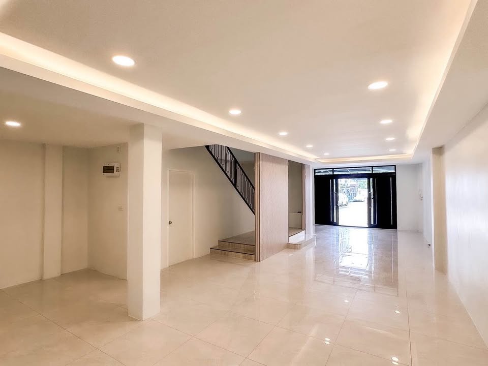 6904-010 ขาย ทาวน์โฮม 4 ชั้น หลังมุม ทาวน์อินทาวน์ บ้านกลางเมือง พระราม 9–ลาดพร้าว 