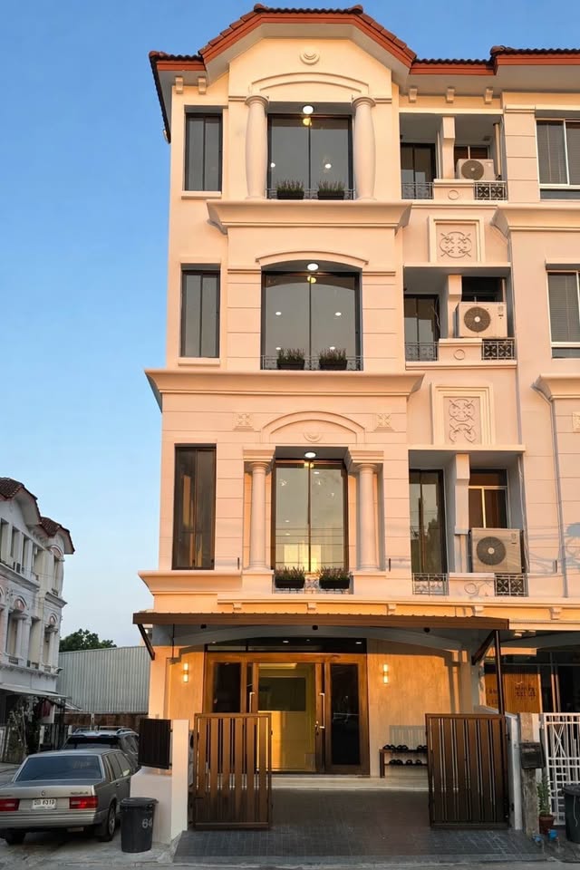 6904-010 ขาย ทาวน์โฮม 4 ชั้น หลังมุม ทาวน์อินทาวน์ บ้านกลางเมือง พระราม 9–ลาดพร้าว 