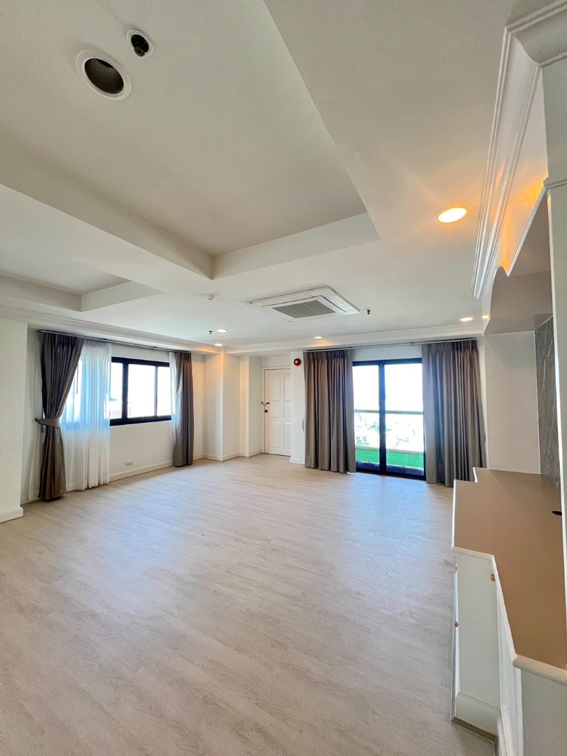 6904-011 Condo for Rent in  Asoke-Phrompong area, at G.P.GRANDE TOWER, BTS Asoke 