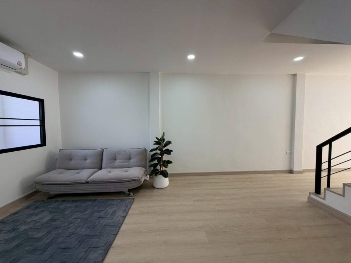 6904-052 ขาย ทาวน์โฮม 2 ชั้น รีโนเวทใหม่ หมู่บ้านเกตุนุติ การ์เด้น ลาดพร้าว 71