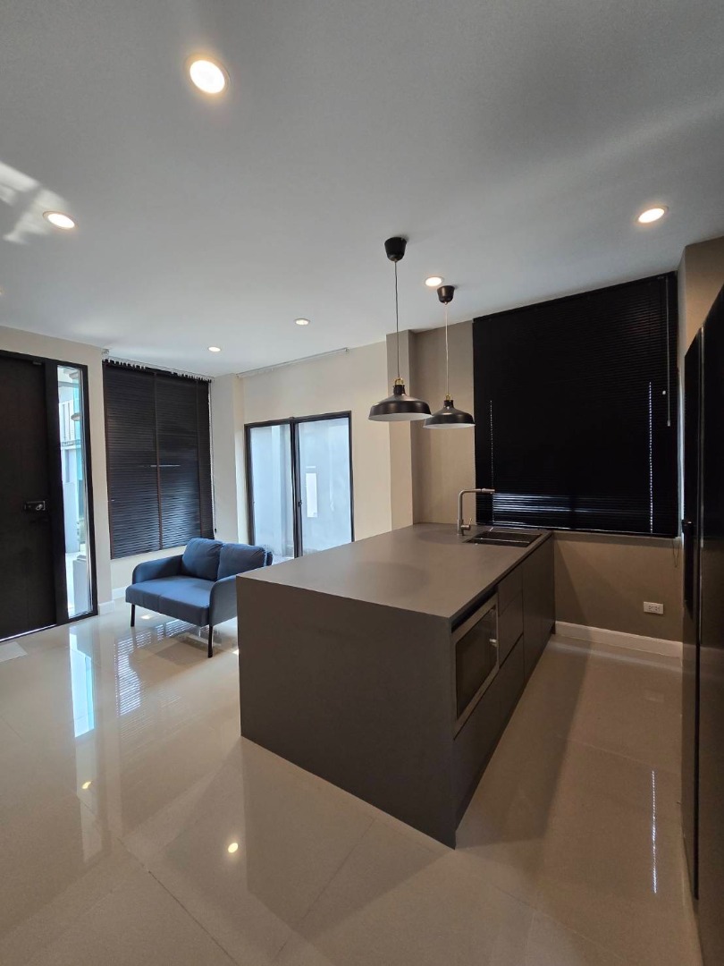 6904-081 ให้เช่า ทาวน์โฮม 2 ชั้น พระราม9 กรุงเทพกรีฑา Verve Rama9 2ห้องนอน หลังมุม 