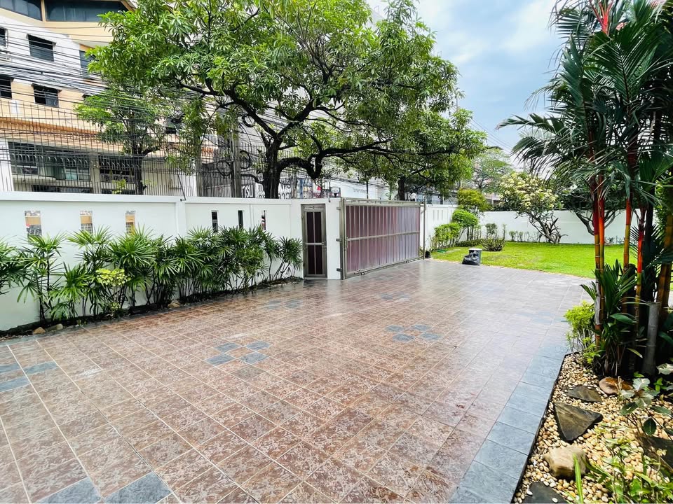 6904-097 3-Storey Detached House for Rent in Ratchada-Ladprao area, near MRT Ladprao