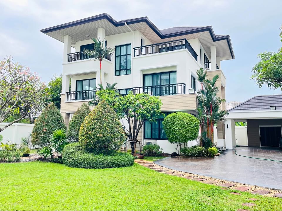 6904-097 3-Storey Detached House for Rent in Ratchada-Ladprao area, near MRT Ladprao