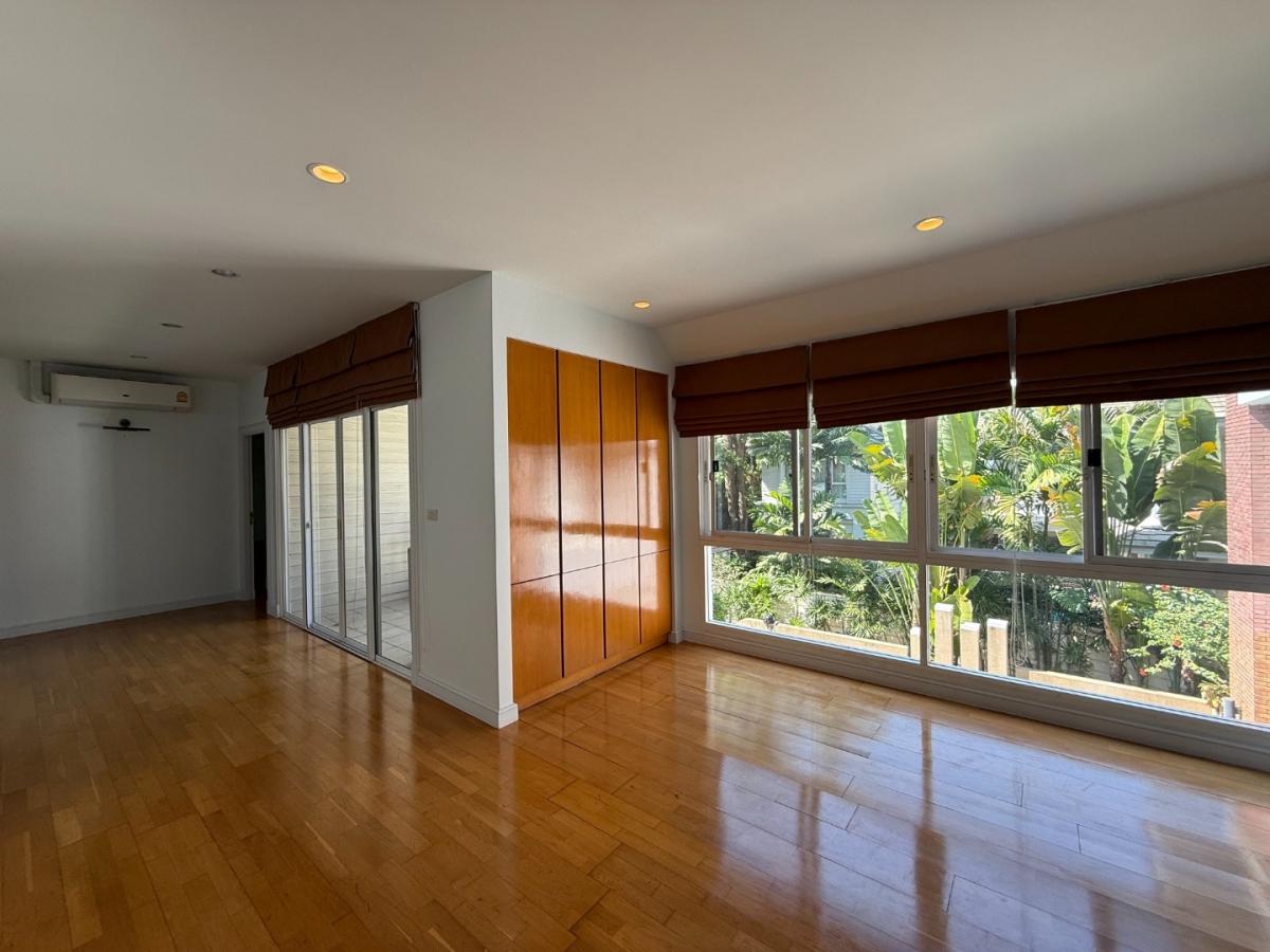 6904-108 2-Storey Pool Villa in a Gated Compound in Thonglor, Close to BTS Thonglor