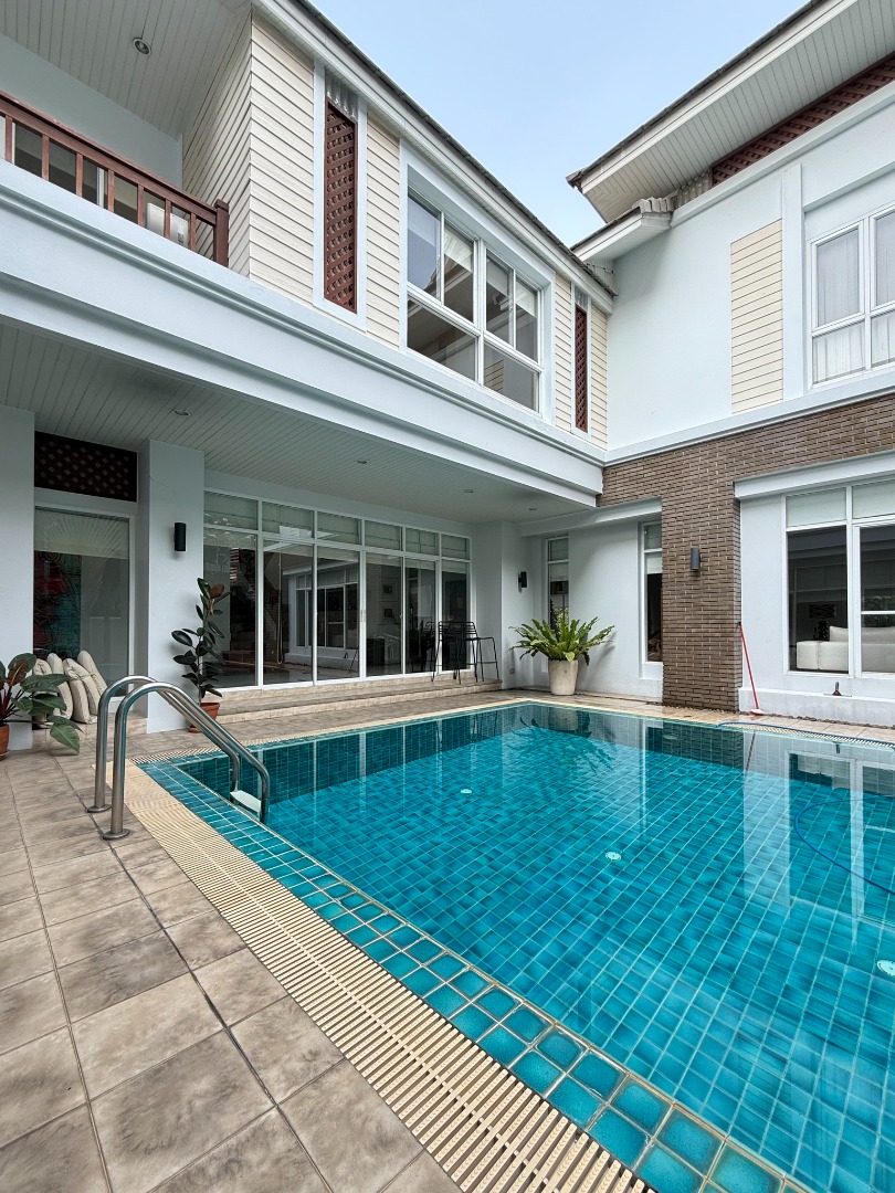 6904-108 2-Storey Pool Villa in a Gated Compound in Thonglor, Close to BTS Thonglor