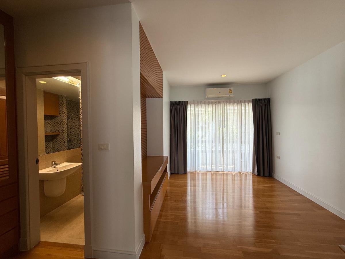 6904-108 2-Storey Pool Villa in a Gated Compound in Thonglor, Close to BTS Thonglor