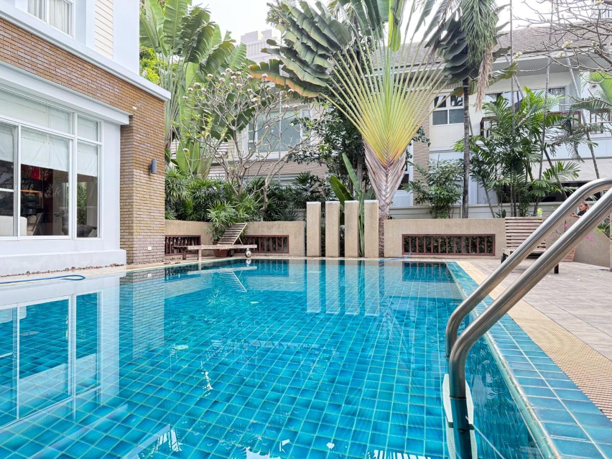 6904-108 2-Storey Pool Villa in a Gated Compound in Thonglor, Close to BTS Thonglor