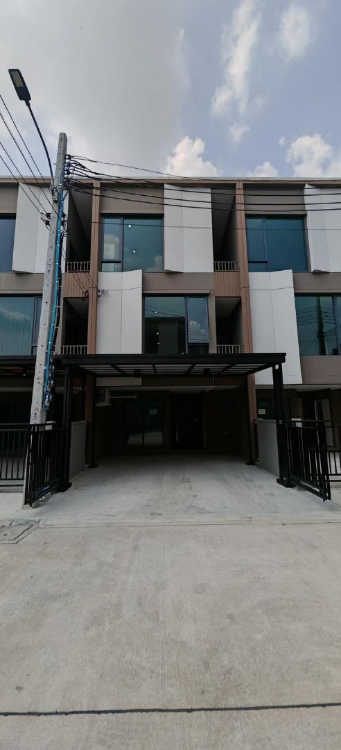 6904-109 ให้เช่า ทาวน์โฮม 3 ชั้น ลาดพร้าว บางกะปิ บ้านกลางเมือง ลาดพร้าว 101 ใกล้ MRT ลาดพร้าว 101