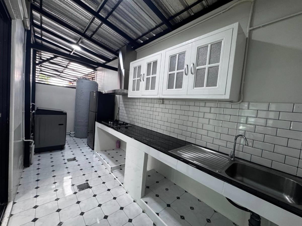 6905-022 Townhome for Rent in Pattanakarn, THE CONNECT PATTANAKARN 38, suitable for both living and home office purposes.