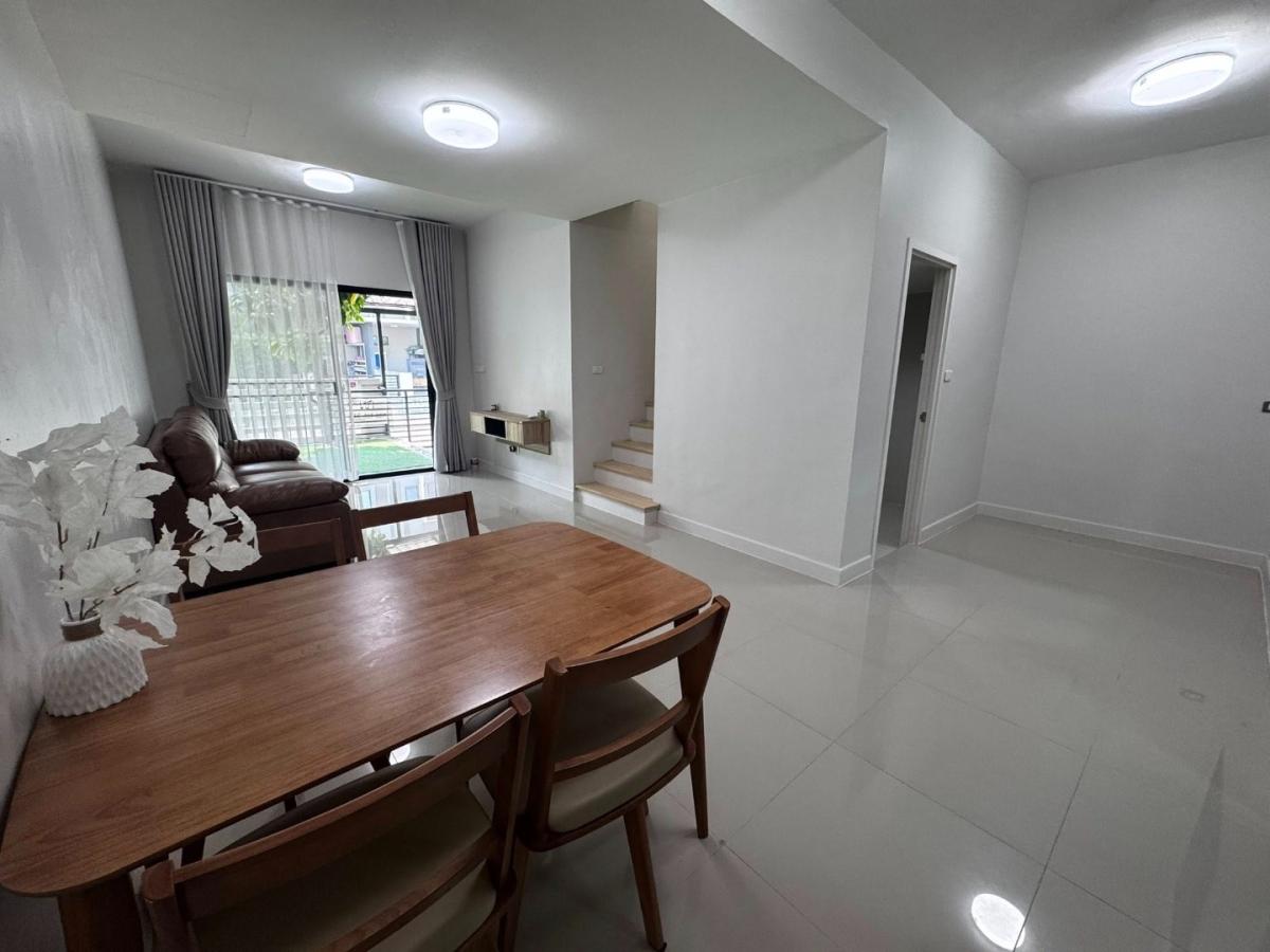 6905-022 Townhome for Rent in Pattanakarn, THE CONNECT PATTANAKARN 38, suitable for both living and home office purposes.