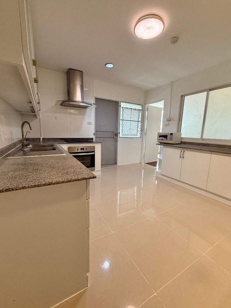 6905-124 Condo for Rent in Phrom Phong-Thonglor area, at D.S. Tower 1, next to BTS Phrom Phong 