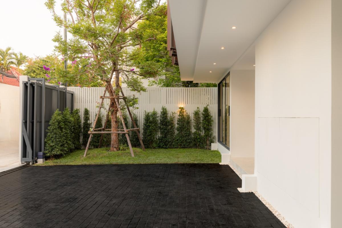 6906-001 บ้านเดี่ยว 2 ชั้น รีโนเวทใหม่ทั้งหลัง พร้อมสระว่ายน้ำ 3 ใกล้ BTS รัชโยธิน เพียง 3 นาที