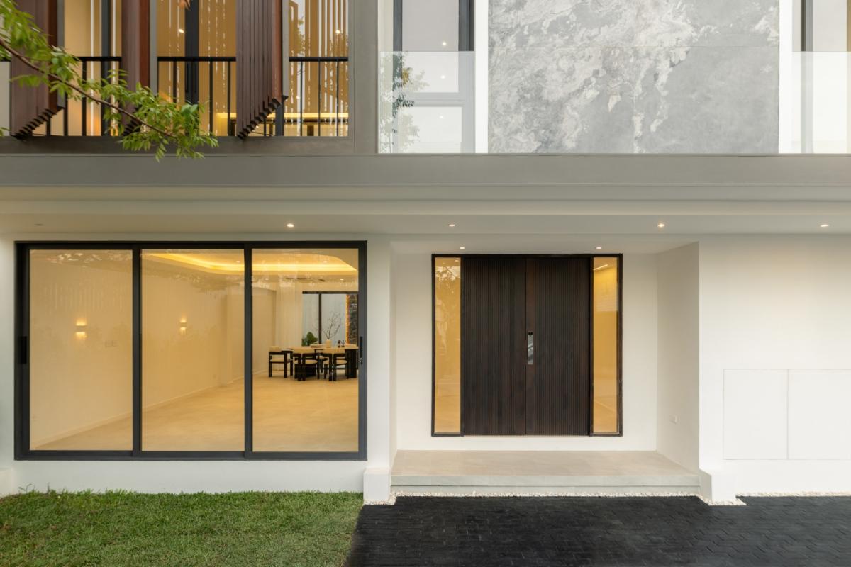 6906-001 บ้านเดี่ยว 2 ชั้น รีโนเวทใหม่ทั้งหลัง พร้อมสระว่ายน้ำ 3 ใกล้ BTS รัชโยธิน เพียง 3 นาที