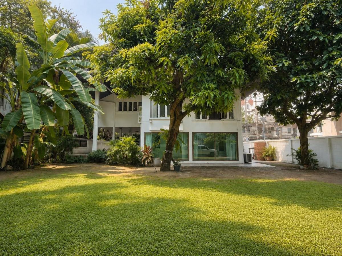 6906-050 Rare Garden Detached House for Rent in Ruamrudee-Chidlom-Ploenchit, BTS Ploenchit