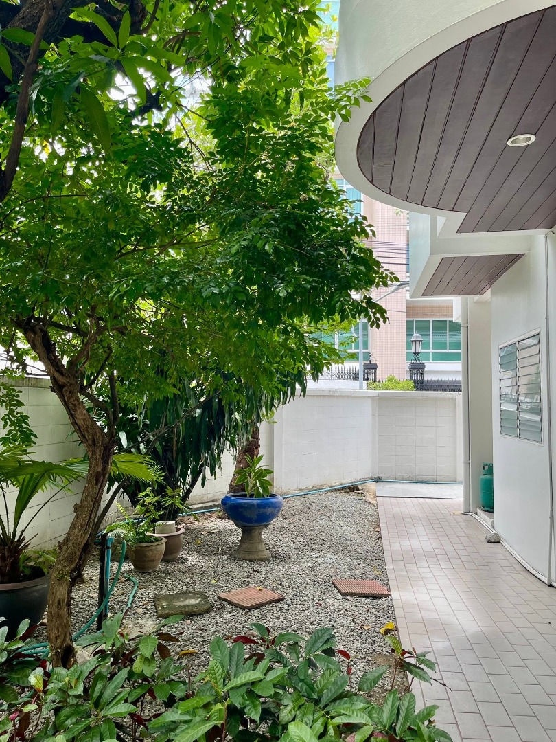 6906-050 Rare Garden Detached House for Rent in Ruamrudee-Chidlom-Ploenchit, BTS Ploenchit