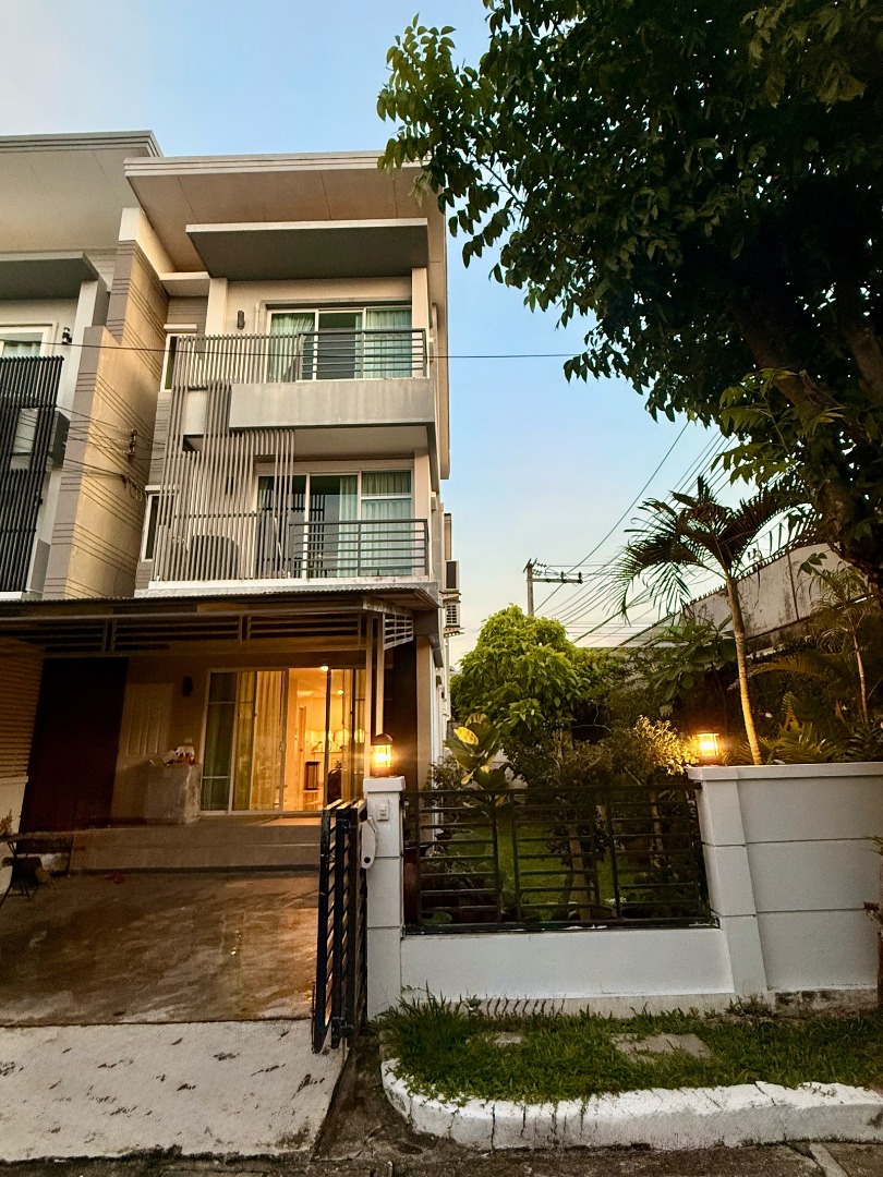 6906-075 ให้เช่า ทาวน์โฮม 3 ชั้น หลังมุม อ่อนนุช-ศรีนครินทร์ ทาวน์ อเวนิว พระราม9