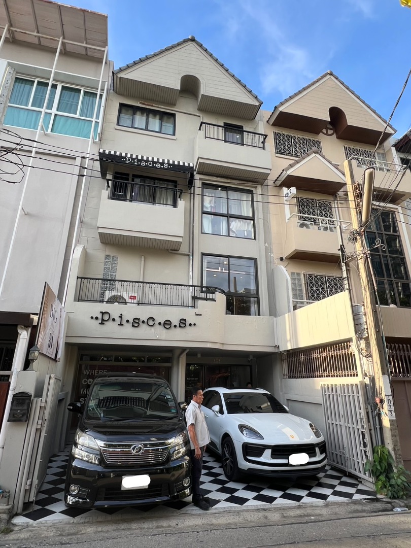 6906-081 4-Storey Townhome for Rent in Thonglor-Ekamai, Ideal for office, small business, 1.5 km from BTS Thonglor