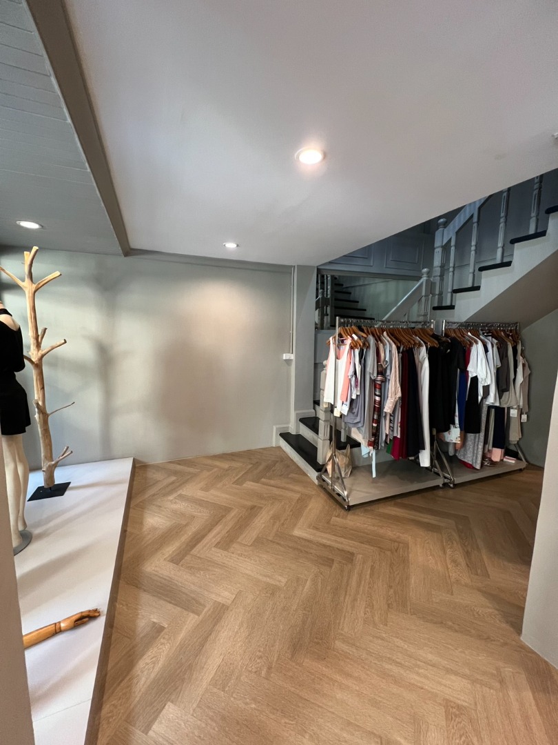 6906-081 4-Storey Townhome for Rent in Thonglor-Ekamai, Ideal for office, small business, 1.5 km from BTS Thonglor
