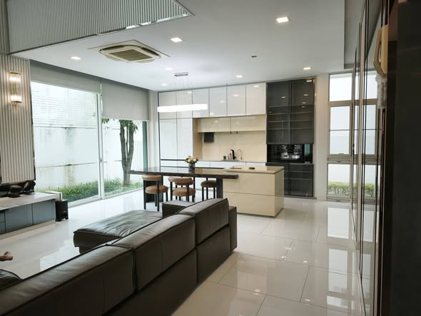 6906-144 ขาย/เช่า 4 ห้องนอน บ้าน วีเว่ เอกมัย - รามอินทรา รามอินทรา